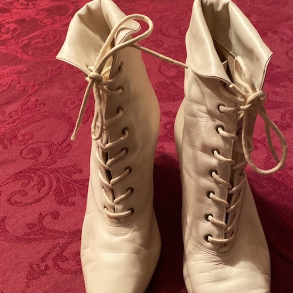 nine west callah lace up booties